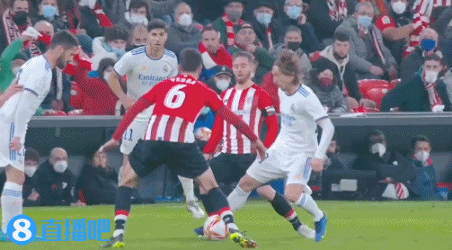 德天空：拜仁看上安德莱赫特17岁中场德卡特